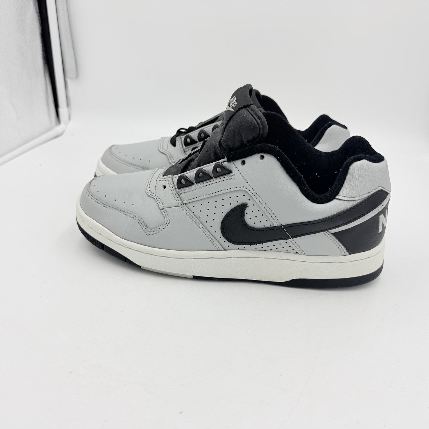 Size 9.5 - Nike Delta Force Low Silver Black
