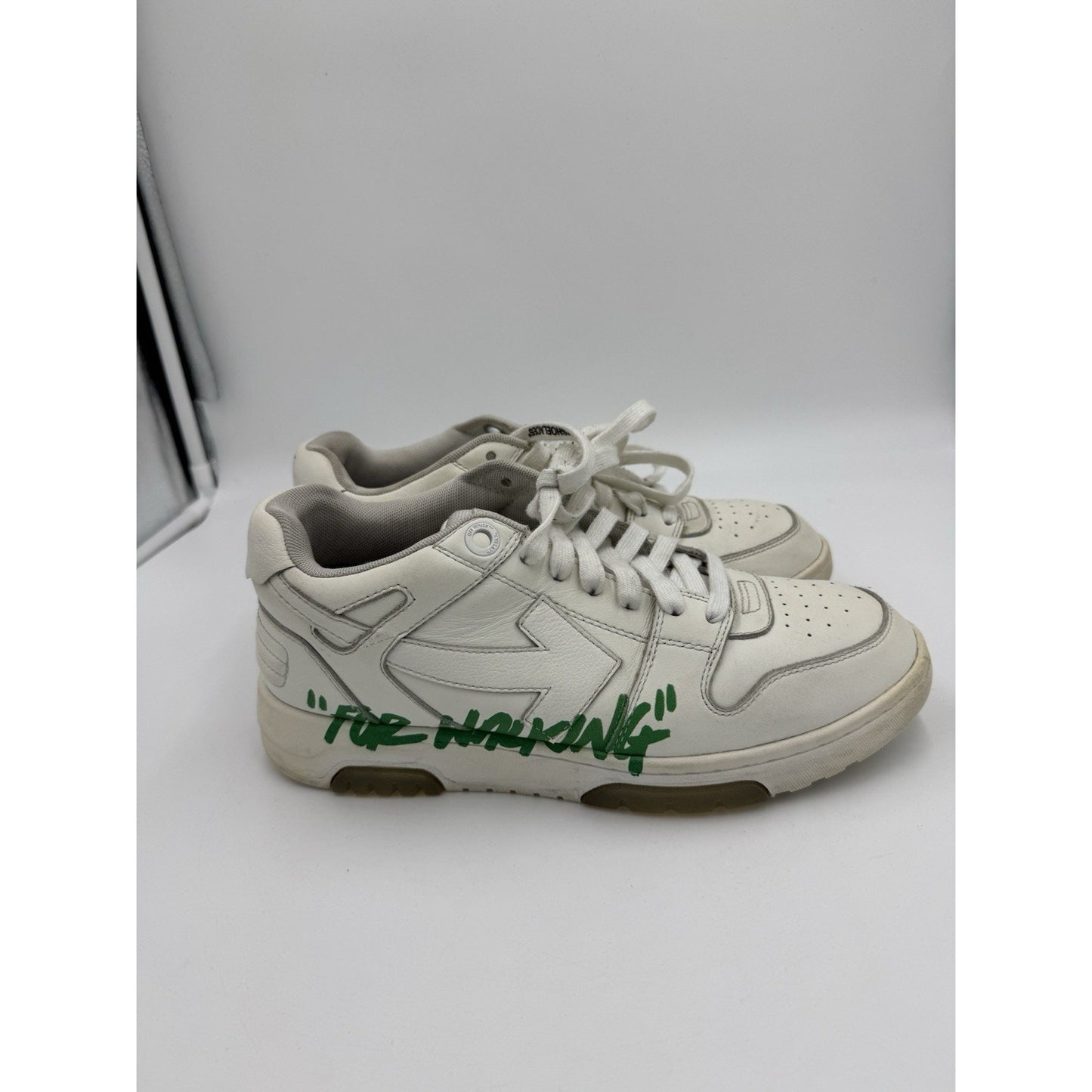 Size EU 40 US 7.5 Off-White Out Of Office