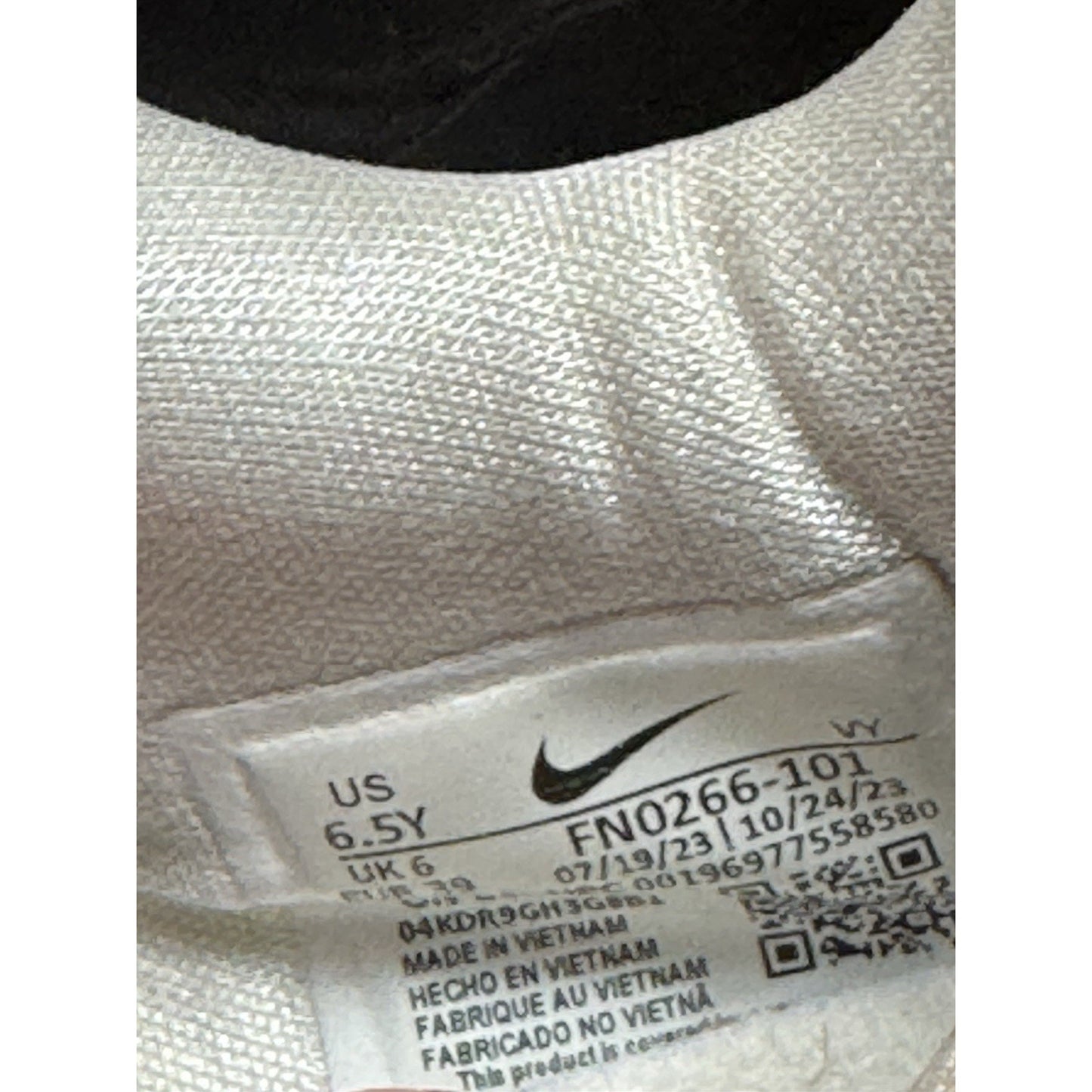 Size 6.5y Nike Kobe FN0266-101
