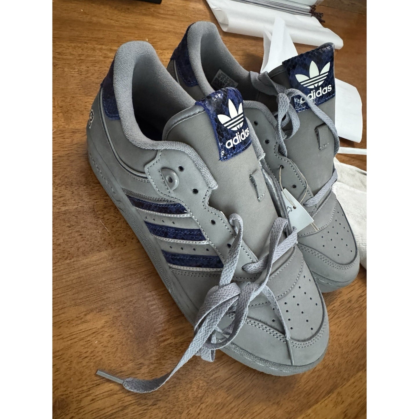 Size 10 [ID7718] Mens Adidas RIVALRY LOW 86 Patrick Ewing NBS073