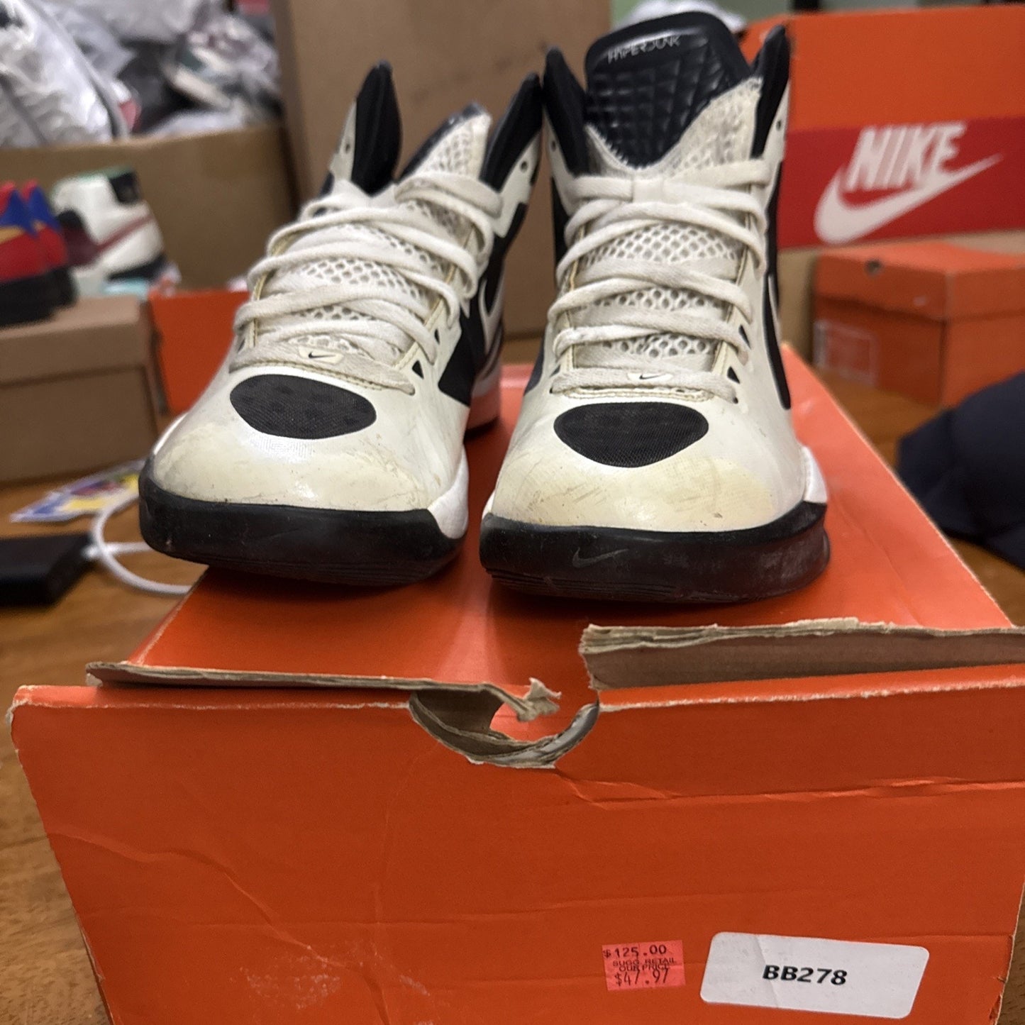 Size 8 - Nike Hyperdunk 2011 White Black BS369