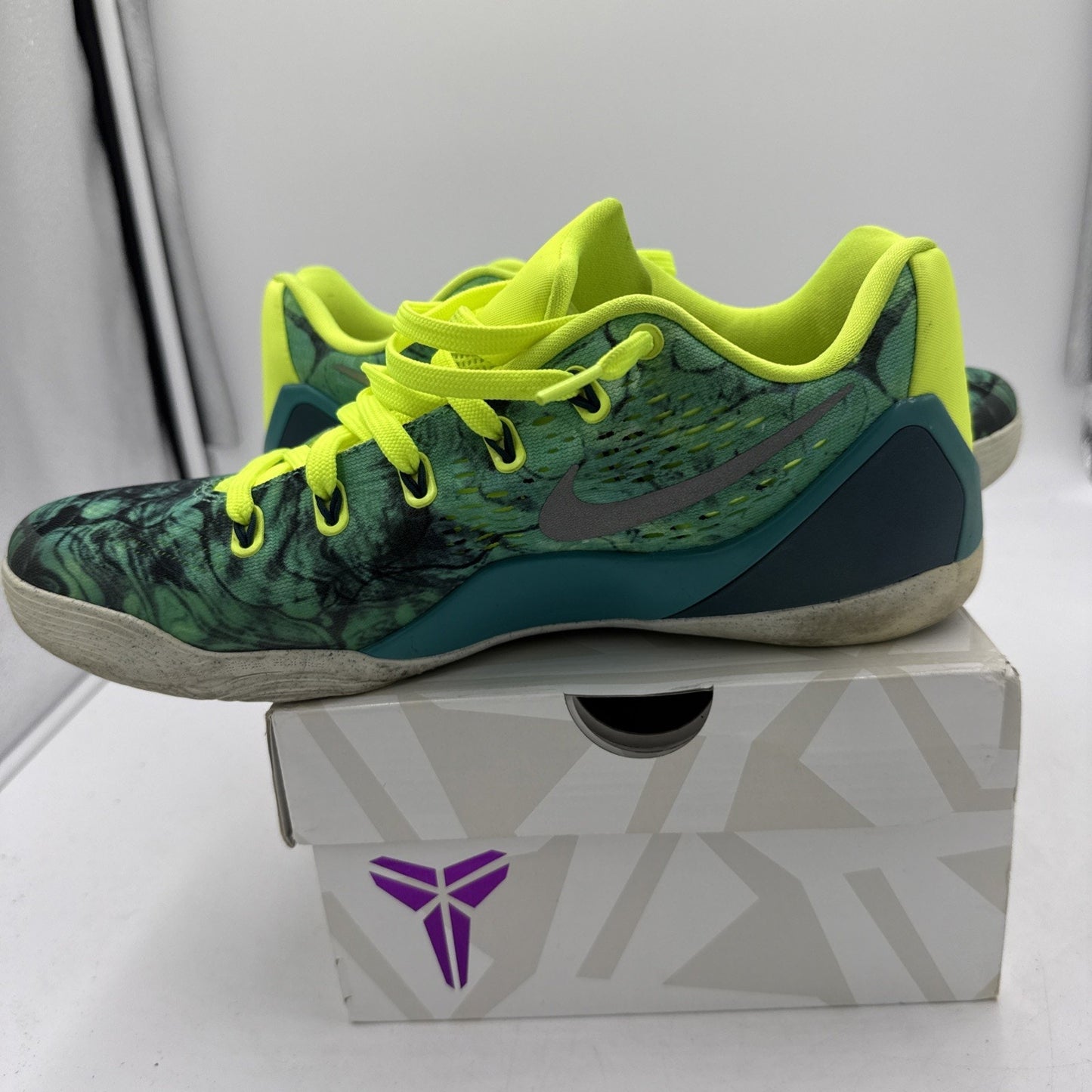 Size 10 - Nike Kobe 9 EM Easter